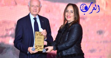 جوائز المغرب للسياحة : أندري أزولاي مستشار الملك محمد السادس يتسلم جائزة مدينة الصويرة كـأحسن ”وجهة سنة 2023″