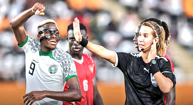 Bouchra Karboubi, première femme arabe à officier un match à la CAN