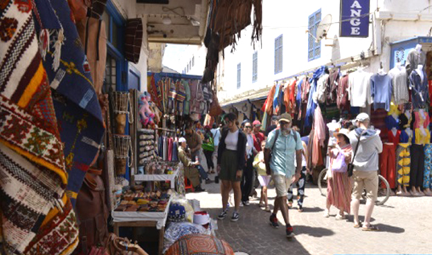 Espagne : Une exposition photographique rend hommage à la beauté d’Essaouira et ses ruelles colorées