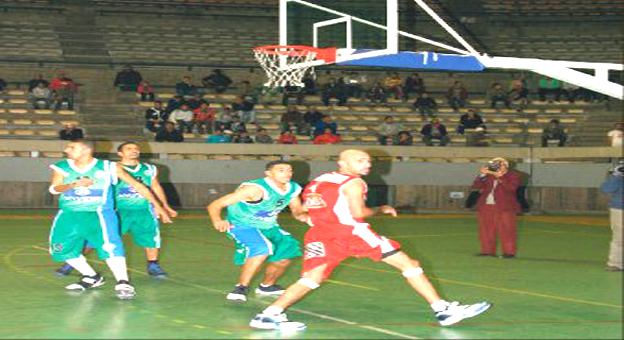 مؤجل الدورة الحادية عشرة من بطولة القسم الممتاز لكرة السلة  : .الوداد والرجاء في ديربي ساخن