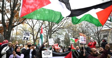 صحيفة نيويورك تايمز : وفاة الطيار العسكري الأمريكي الذي أضرم النار في نفسه أمام السفارة الإسرائيلية في واشنطن