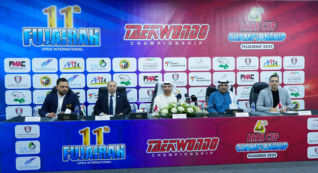 الرباط - قناة العرب تيفي على هامش احتضان مدينة الفجيرة لفعاليات كأس العرب للتايكوندو، احتضن نادي الفجيرة للفنون القتالية مساء يوم الأربعاء 31 يناير 2024 المؤتمر الصحفي الخاص بهذه المنافسة الرياضية العربية وذلك بحضور كل من رئيس الاتحاد الإماراتي وعضو الاتحاد الدولي للتايكوندو السيد أحمد الزيودي ، ورئيس الاتحاد العربي وعضو الاتحاد الدولي والنائب الأول لرئيس الاتحاد الإفريقي للتايكوندو السيد إدريس الهلالي، إضافة إلى السيد محمد سعبان عضو الاتحاد الدولي ورئيس لجنته للمسابقات ، والسيد عبد العزيز بوهندي مستشار الهيئة العامة للرياضة ثم مدير البطولة السيد نادر أبو الشاوش . وخلال هذا المؤتمر الصحفي الذي تميز أيضا بالحضور المكثف للعديد من المنابر الإعلامية بكل أصنافها المرئية منها والمكتوبة ، نوه السيد إدريس الهلالي بالتقدم الكبير والمسار التصاعدي الذي باتت تسجله رياضة التايكوندو العربية على مستوى منافساتها خاصة خلال هذه النسخة من الكأس العربية التي وصل عدد مشاركيها 1331 لاعبة ولاعبا .