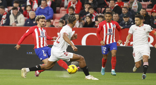 Liga: FC Séville bat l'Atlético Madrid et s'éloigne de la zone rouge