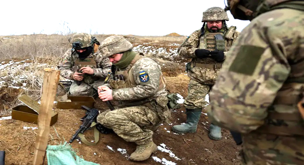 Guerre en Ukraine : la moitié des armes occidentales promises sont livrées en retard