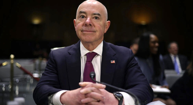 واشنطن : مجلس النواب الأميركي يحيل وزير الأمن الداخلي للمحاكمة أمام مجلس الشيوخ