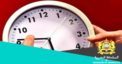 Par Chaîne AlArabTV-avec MAP A l’occasion du mois sacré de Ramadan, le Maroc repassera à l’heure légale (GMT) le dimanche 10 mars à 03H00, en retardant l’heure de 60 minutes, indique un communiqué du ministère de la Transition numérique et de la Réforme de l’administration. Ce changement intervient conformément aux dispositions du décret 2.18.855 du 26 octobre 2018 relatif à l’heure légale. Le retour à l’heure GMT+1, en avançant 60 minutes, sera opéré après la fin du mois béni de Ramadan, le dimanche 14 avril 2024 à 02H00, selon le communiqué.